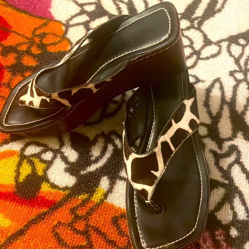 Donald Pliner Animal Print Wedge Thong Sandala